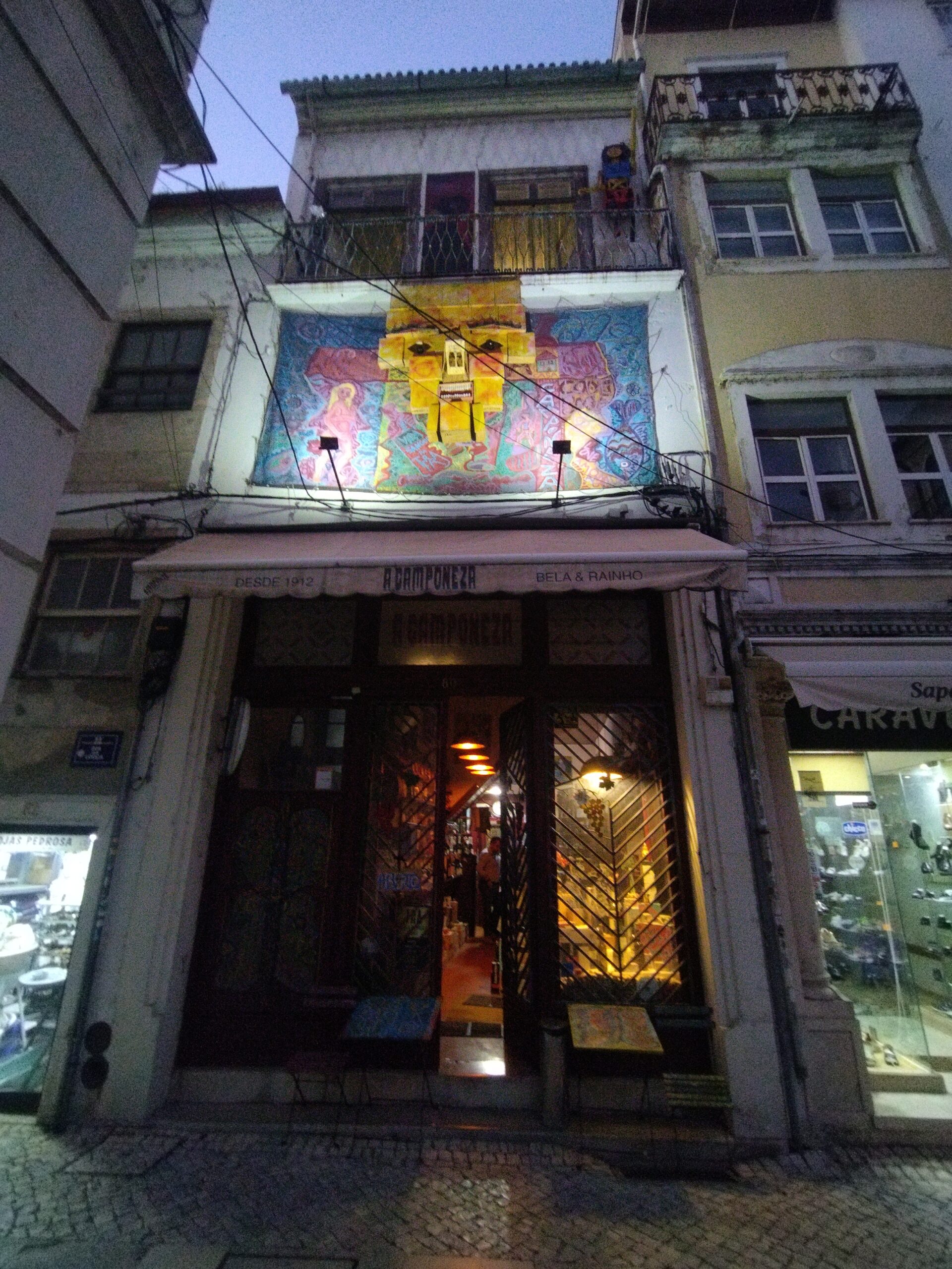 Fachada A Camponeza noite